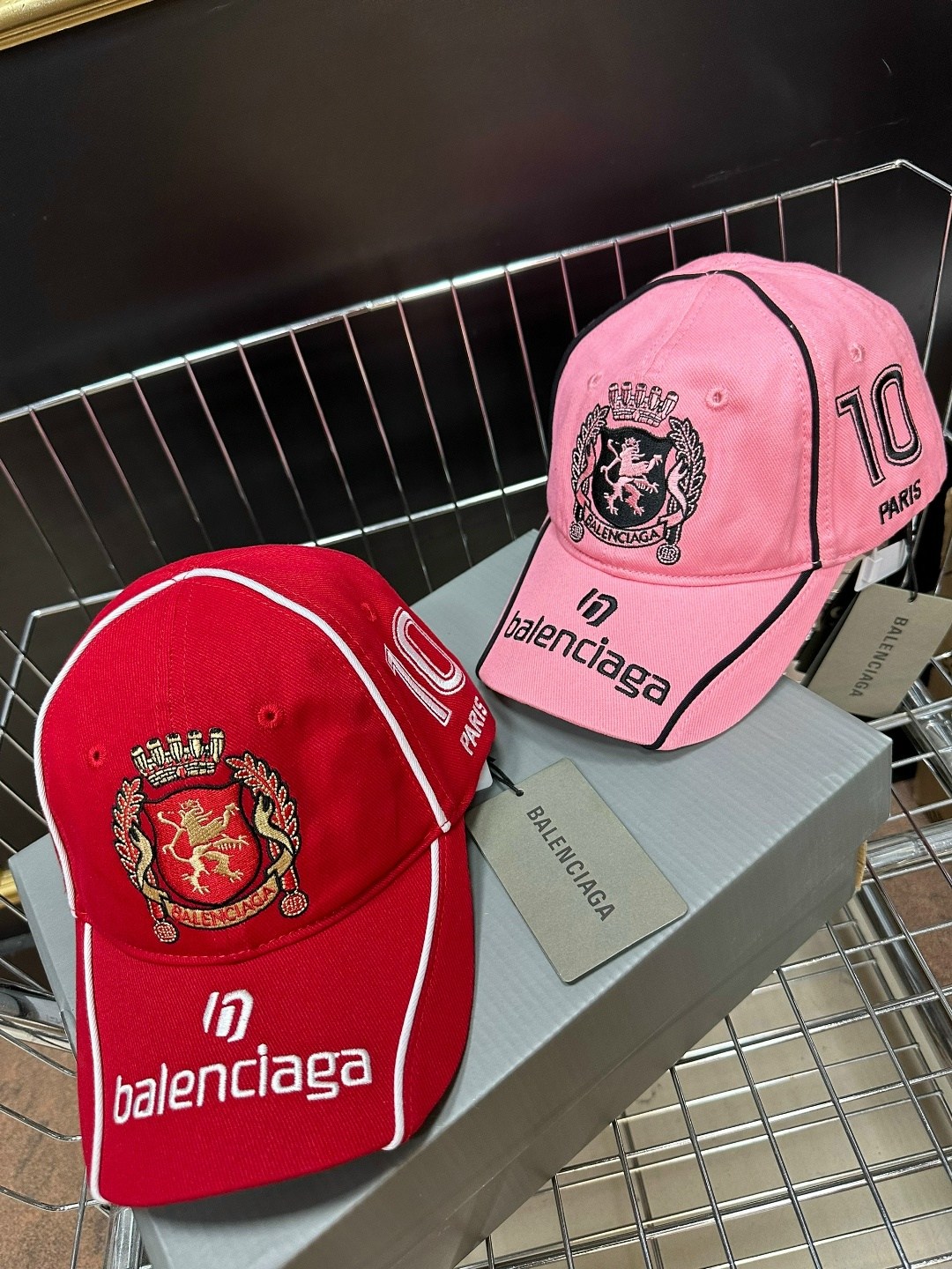 бейсболка balenciaga,кепка баленсиага красная,бейсболка модная,бейсболка кепка,стильная бейсболка