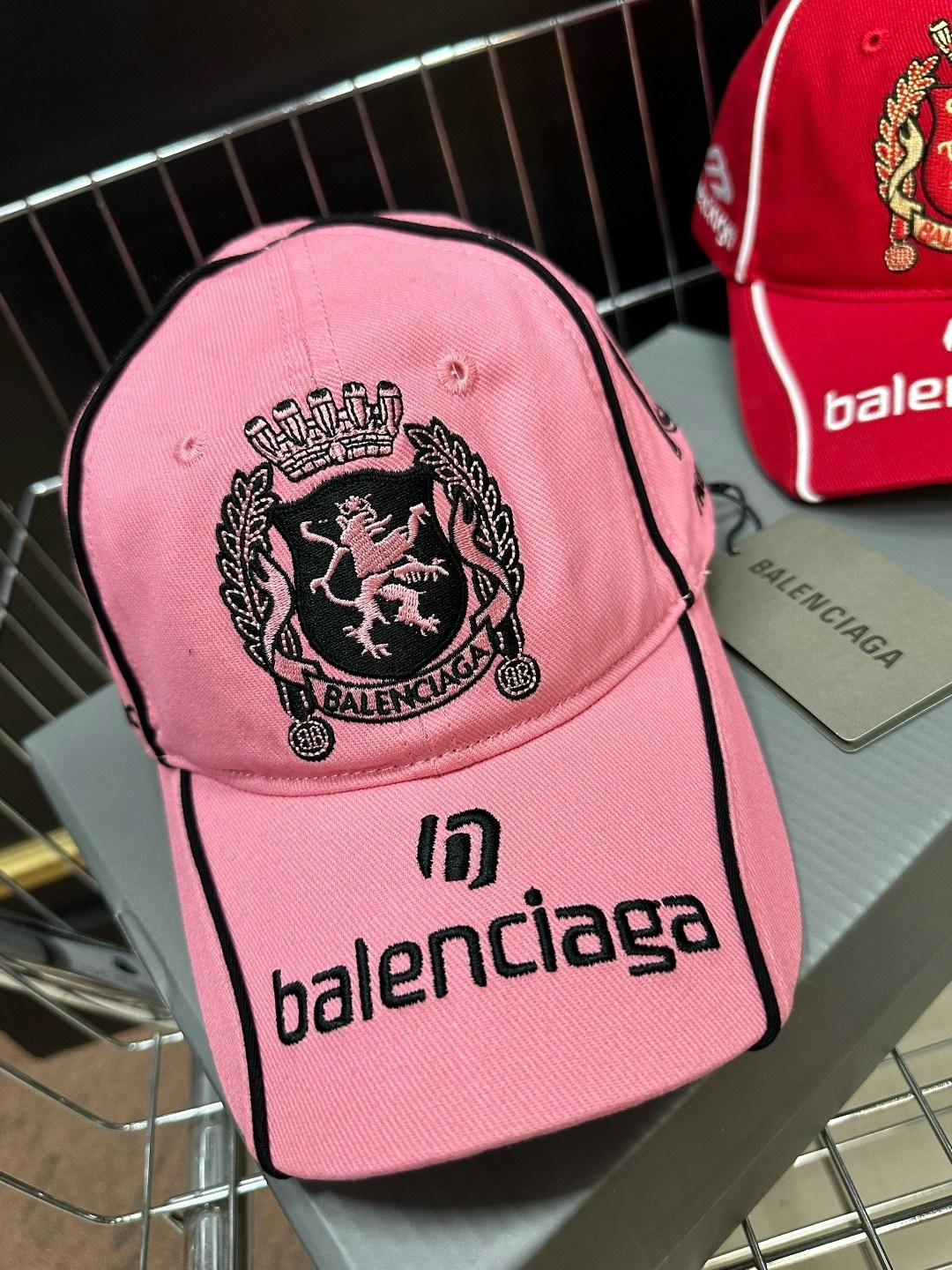 бейсболка balenciaga,кепка баленсиага красная,бейсболка модная,бейсболка кепка,стильная бейсболка