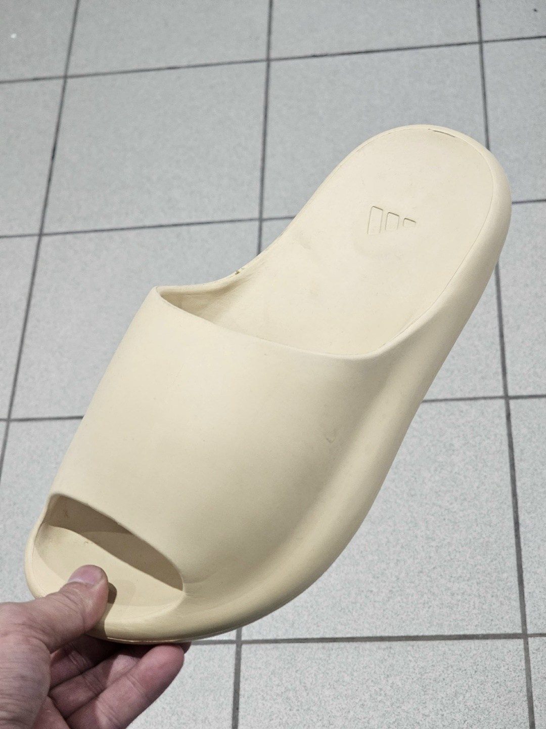 ,adidas yeezy slide,шлепанцы adidas yeezy slide,шлепанцы женские,модные тапочки