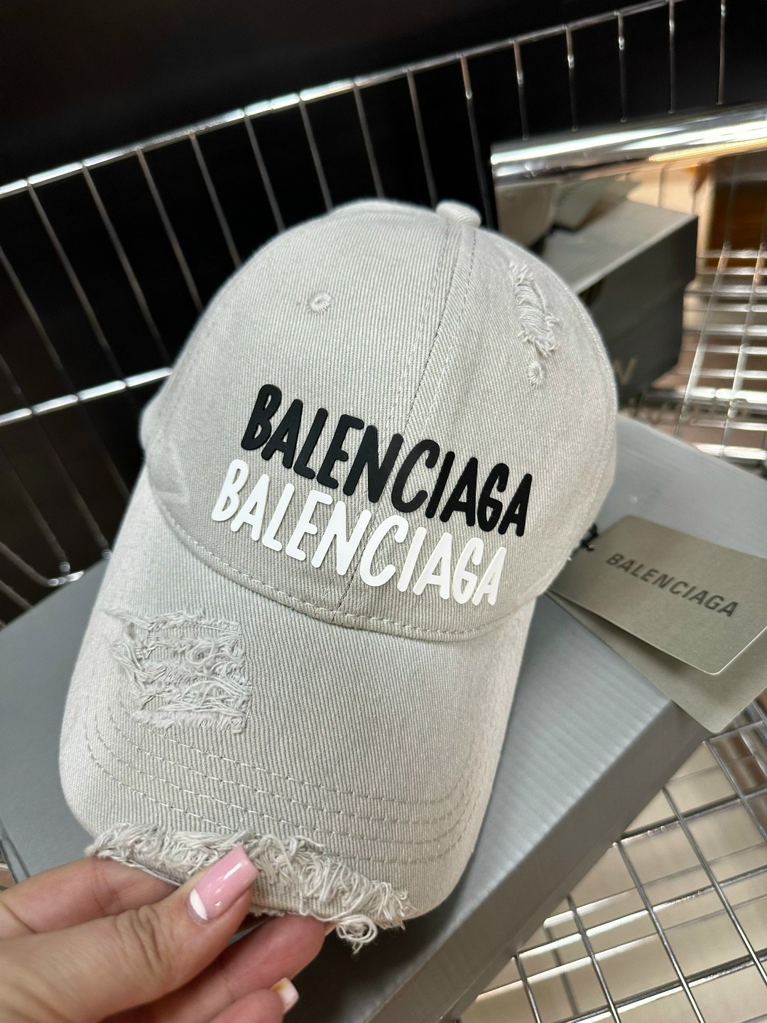 бейсболка balenciaga,бейсболка баленсиага мужская,белая кепка баленсиага,кепка баленсиага,стильная бейсболка