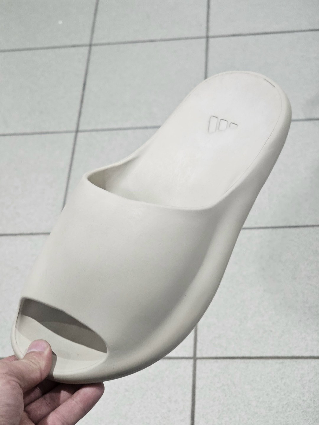 ,adidas yeezy slide,шлепанцы adidas yeezy slide,шлепанцы женские,модные тапочки