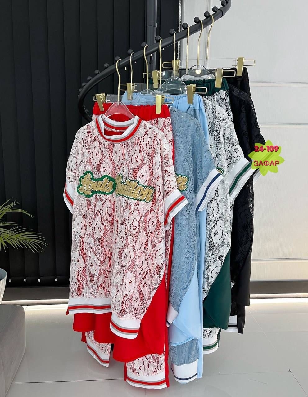 женские костюмы спортивные,костюм модный,костюм gucci в люкс качестве с бомбезным принтом,женские костюмы