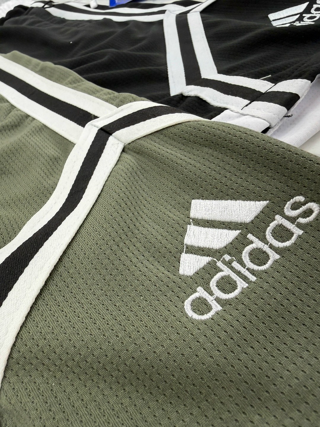 мужские спортивные шорты,шорты мужские,шорты мужские adidas,шорты adidas sportswear adidas,шорты адидас clima 365