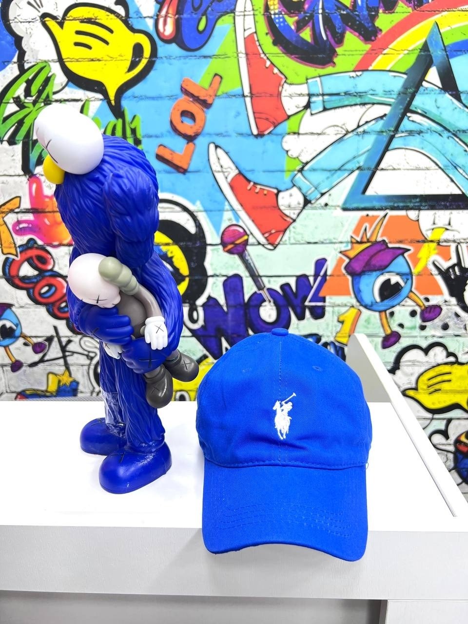 бейсболка polo ralph lauren,кепка polo ralph lauren,синяя бейсболка polo ralph lauren,kaws фигурка,кепка поло ральф лорен