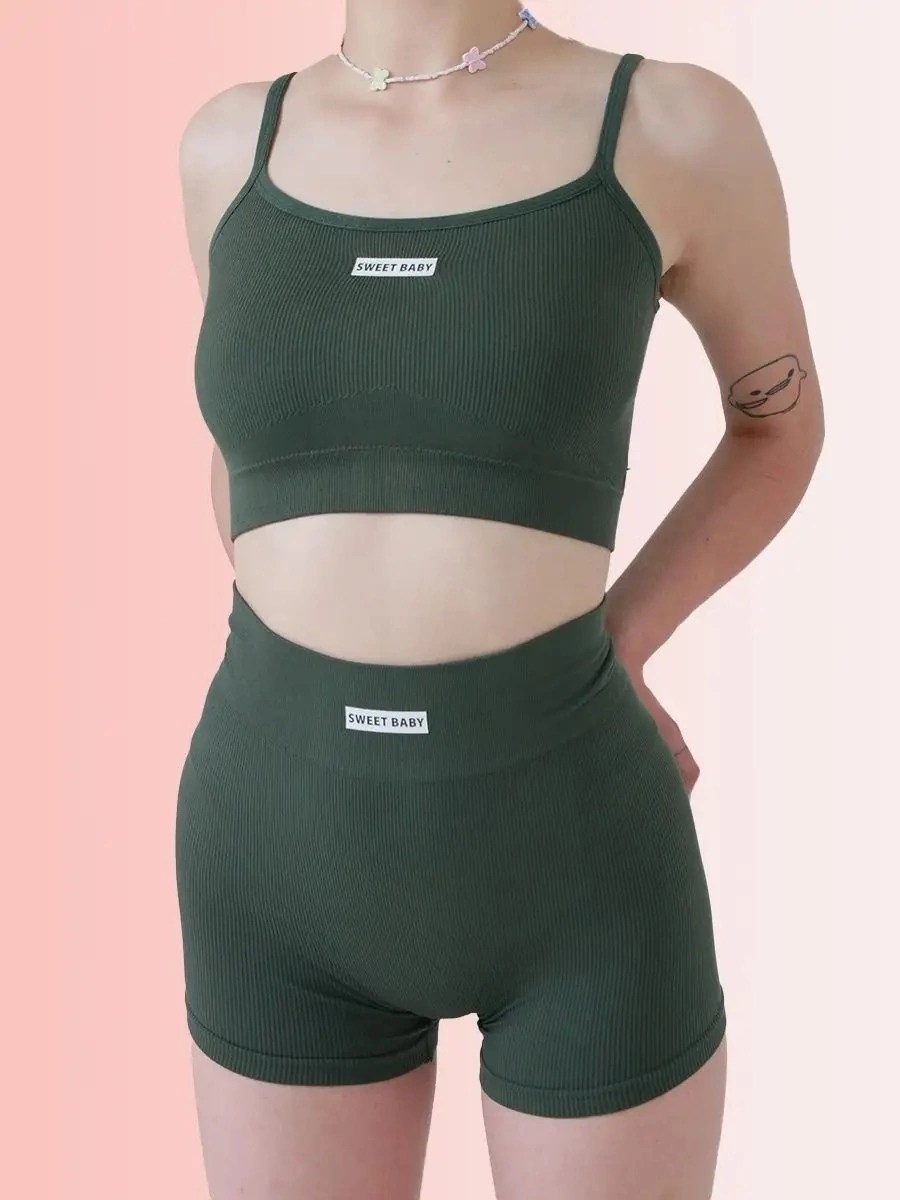 женская спортивная одежда,комплект белья с шортами unin underwear цвет белый,женские спортивные костюмы,костюм спортивный комплект топ и шорты,комплект белья с шортами в рубчик goway цвет белый
