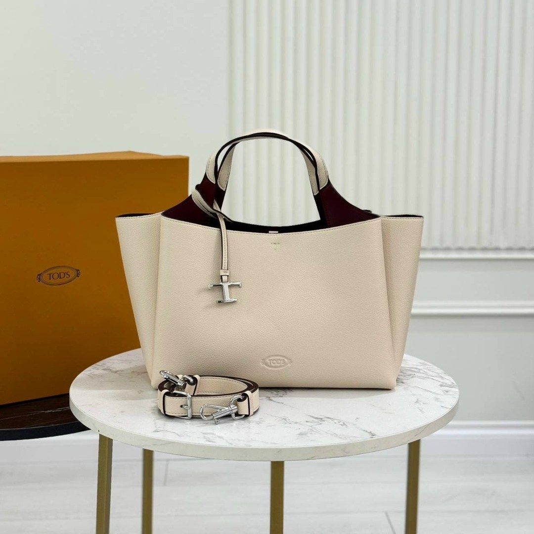 сумка женская tods,сумка,сумка женская брендовая,кожаная сумка тоут с подвеской логотипом tod's коричневый,сумка женская натуральная кожа