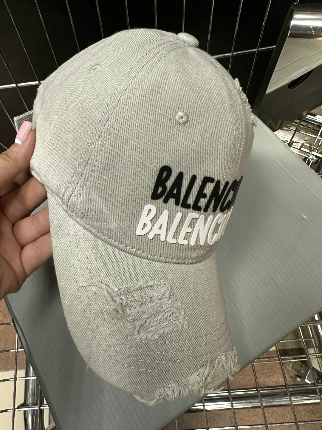 бейсболка balenciaga,бейсболка баленсиага мужская,белая кепка баленсиага,кепка баленсиага,стильная бейсболка