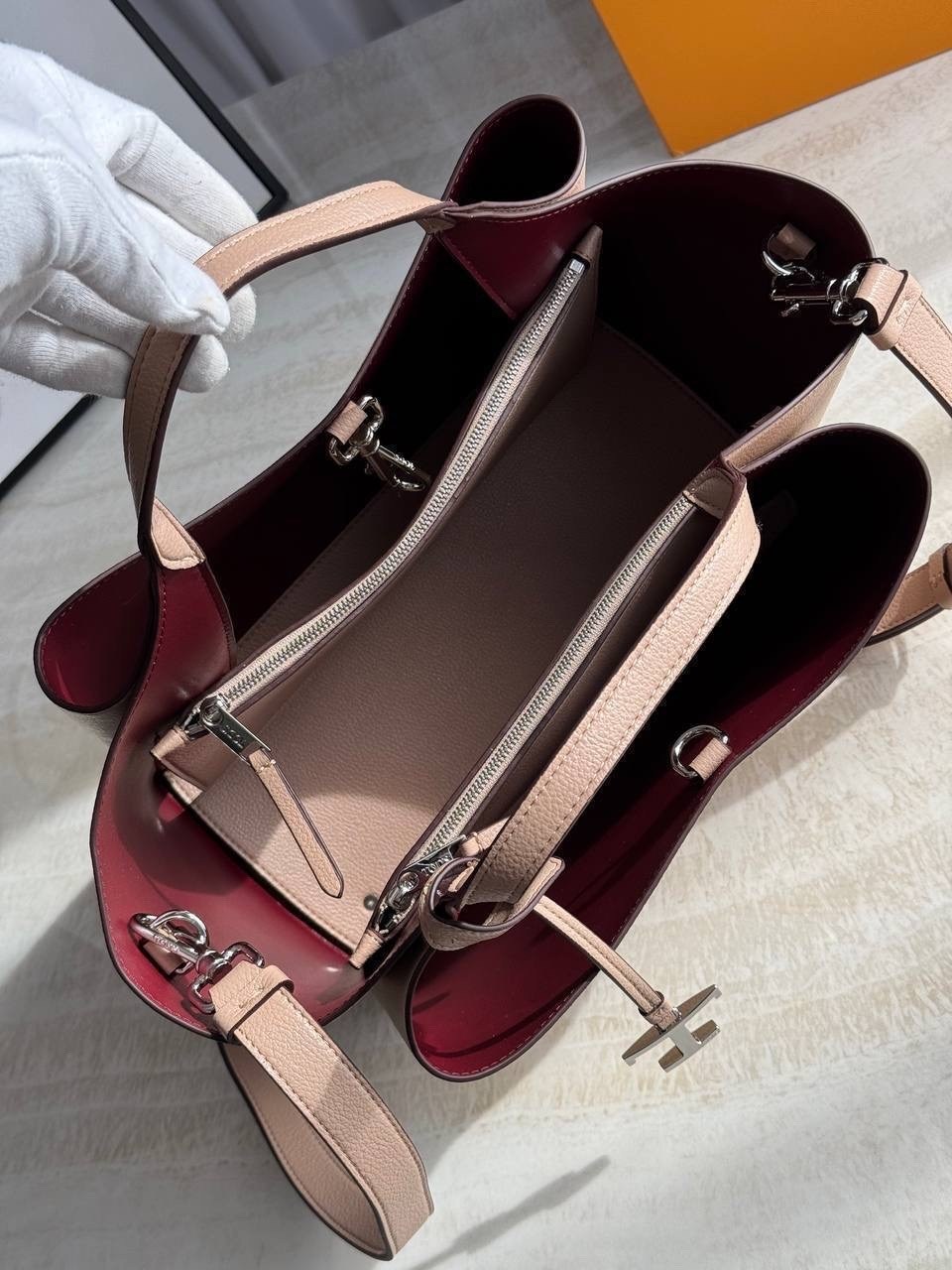 сумка женская tods,сумка,сумка женская брендовая,кожаная сумка тоут с подвеской логотипом tod's коричневый,сумка женская натуральная кожа