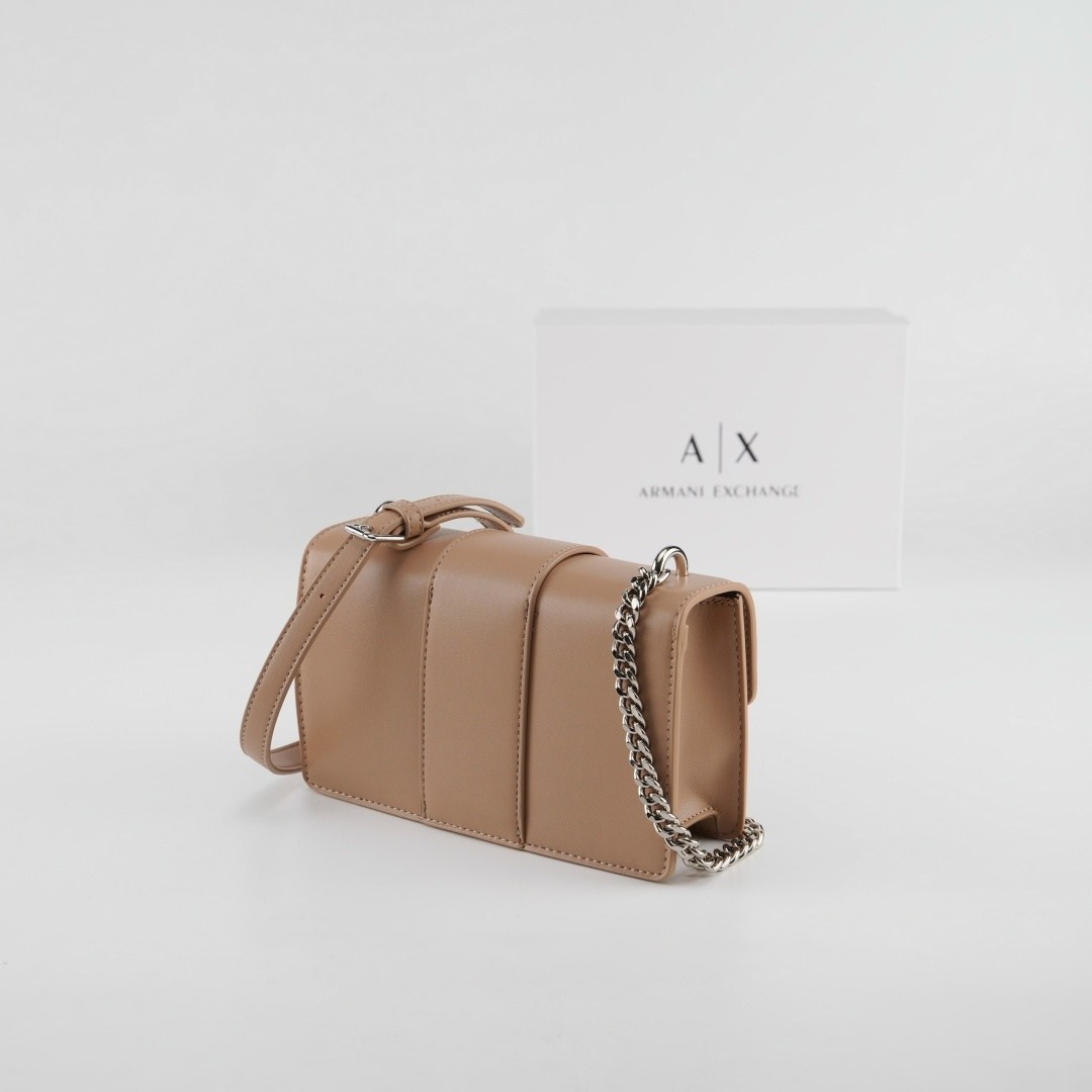сумка через плечо с логотипом armani exchange,сумка armani exchange,сумки через плечо armani exchange,armani exchange сумка через плечо с металлическим логотипом черный,сумка армани эксчендж