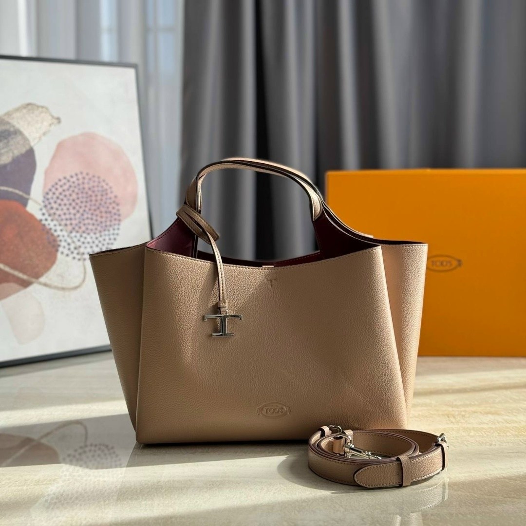 сумка женская tods,сумка,сумка женская брендовая,кожаная сумка тоут с подвеской логотипом tod's коричневый,сумка женская натуральная кожа