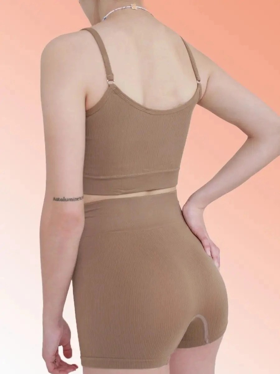 женская спортивная одежда,комплект белья с шортами unin underwear цвет белый,женские спортивные костюмы,костюм спортивный комплект топ и шорты,комплект белья с шортами в рубчик goway цвет белый