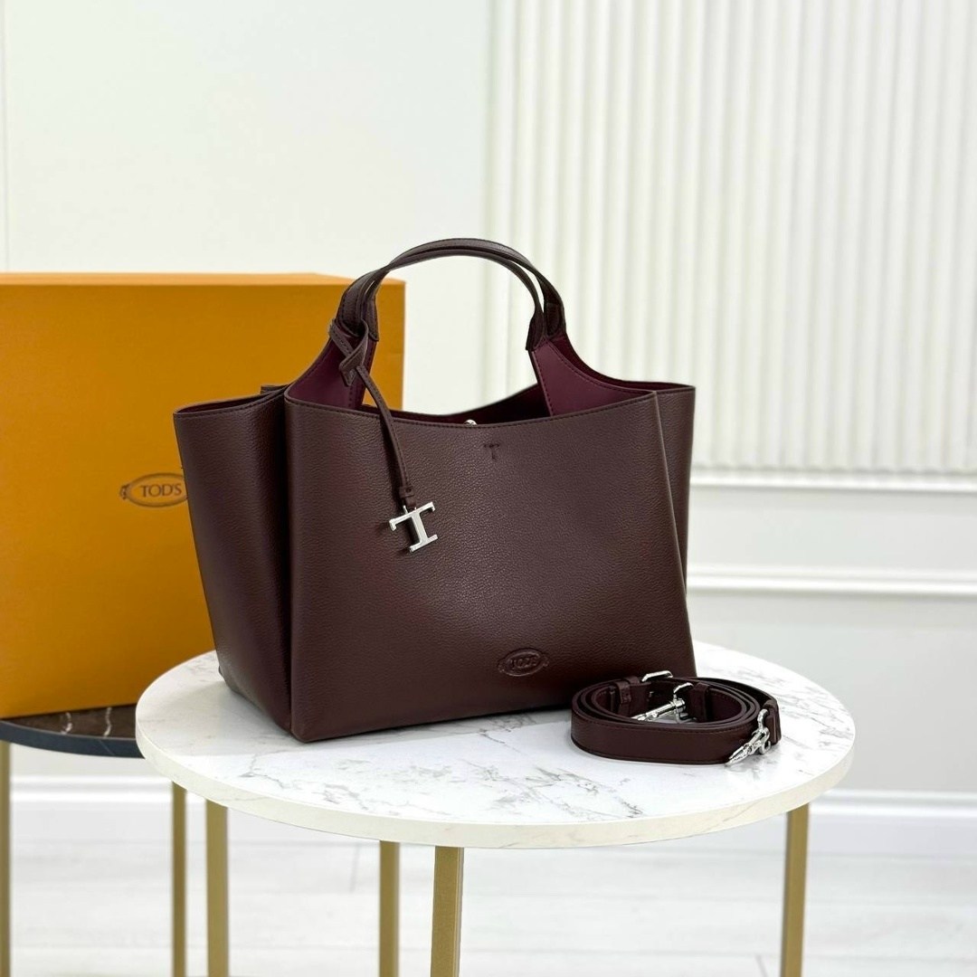 сумка женская tods,сумка,сумка женская брендовая,кожаная сумка тоут с подвеской логотипом tod's коричневый,сумка женская натуральная кожа