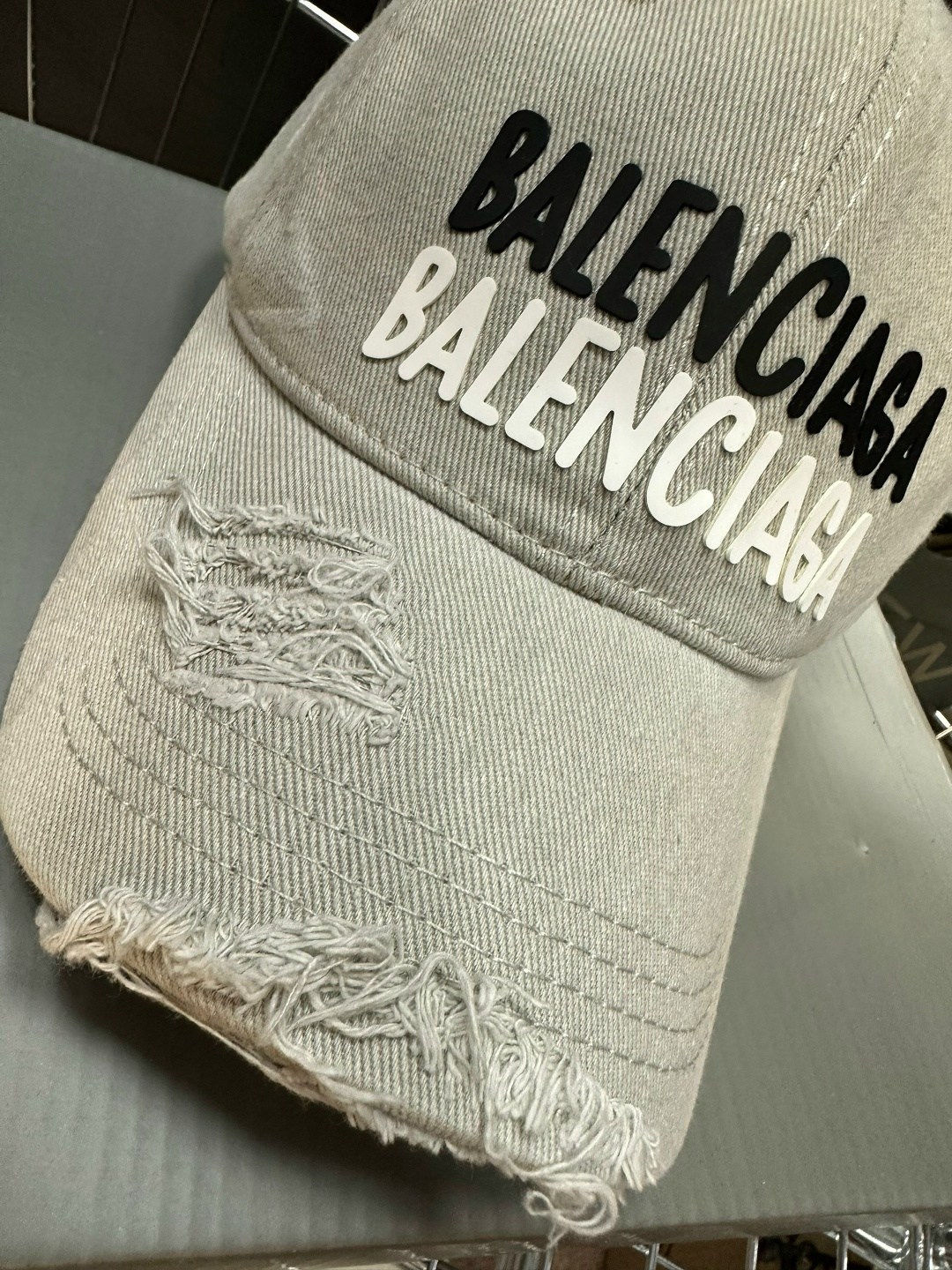 бейсболка balenciaga,бейсболка баленсиага мужская,белая кепка баленсиага,кепка баленсиага,стильная бейсболка