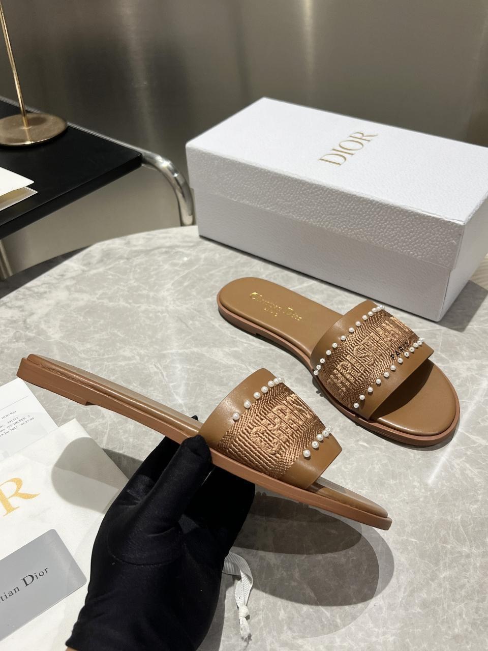 шлепанцы кристиан диор,сандалии dior,шлепанцы christian dior,женские шлепанцы,шлепанцы женские christian dior