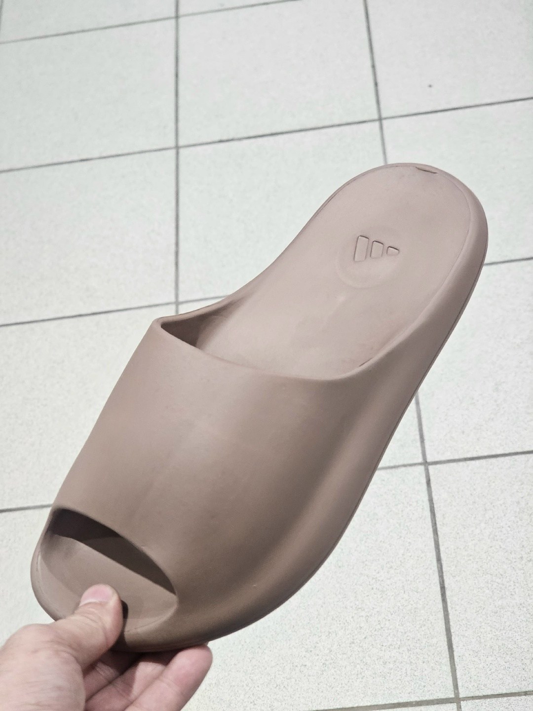 ,adidas yeezy slide,шлепанцы adidas yeezy slide,шлепанцы женские,модные тапочки