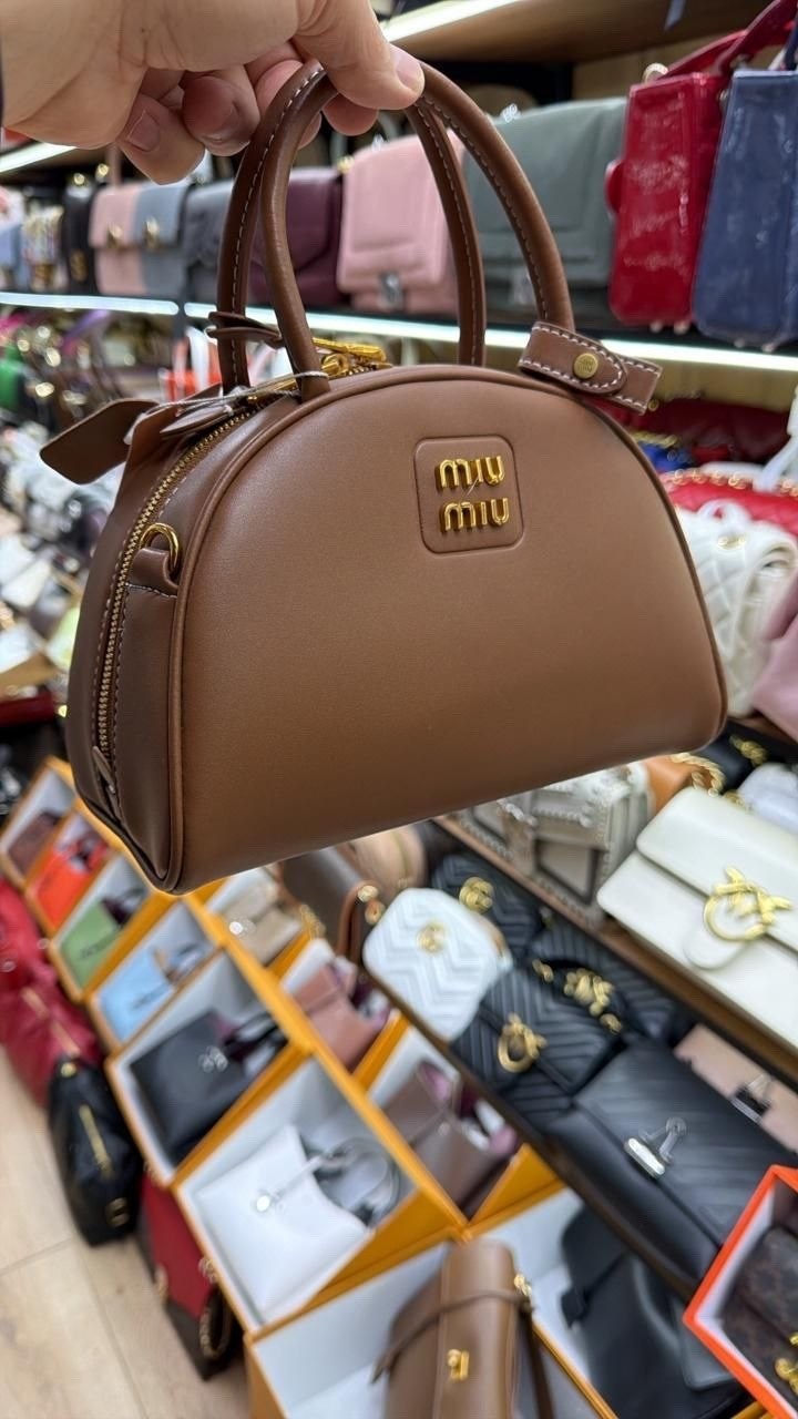 сумка miu miu,женская сумка miu miu,сумка miu miu на плечо,женская кожаная сумка miu miu arcadie mini коричневая,сумки женская
