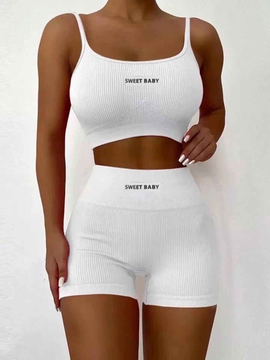 женская спортивная одежда,комплект белья с шортами unin underwear цвет белый,женские спортивные костюмы,костюм спортивный комплект топ и шорты,комплект белья с шортами в рубчик goway цвет белый