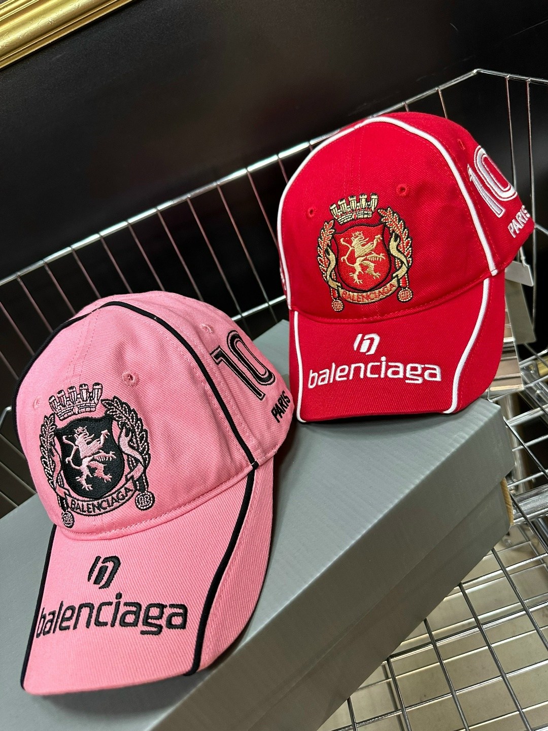 бейсболка balenciaga,кепка баленсиага красная,бейсболка модная,бейсболка кепка,стильная бейсболка
