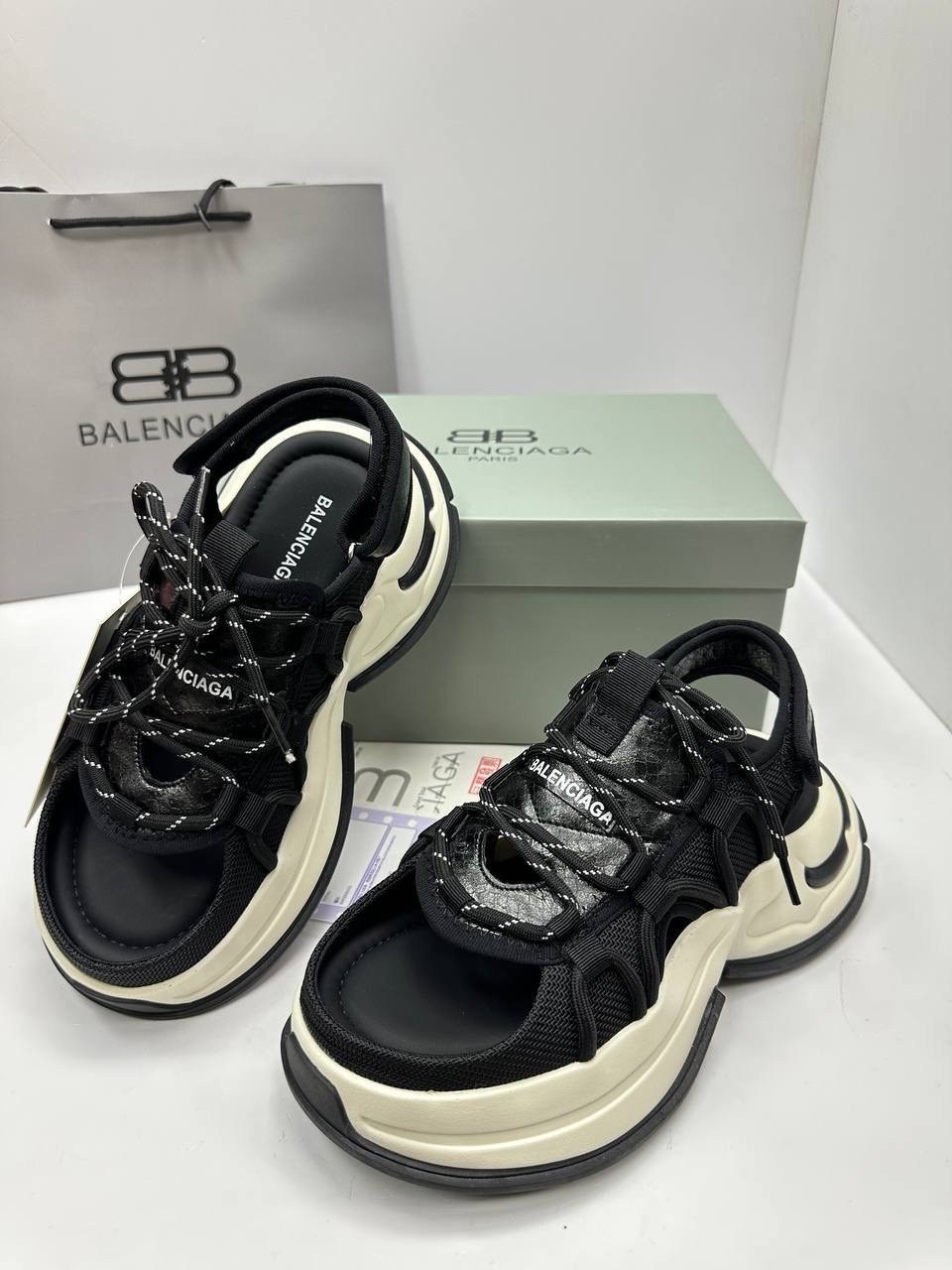 сандалии balenciaga,босоножки balenciaga,balenciaga кроссовки женские,кроссовки balenciaga,сандалии баленсиага женские