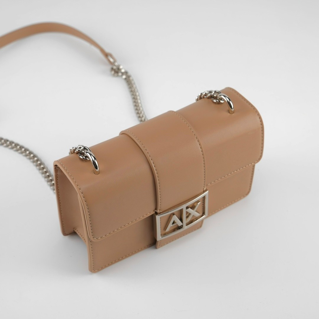 сумка через плечо с логотипом armani exchange,сумка armani exchange,сумки через плечо armani exchange,armani exchange сумка через плечо с металлическим логотипом черный,сумка армани эксчендж