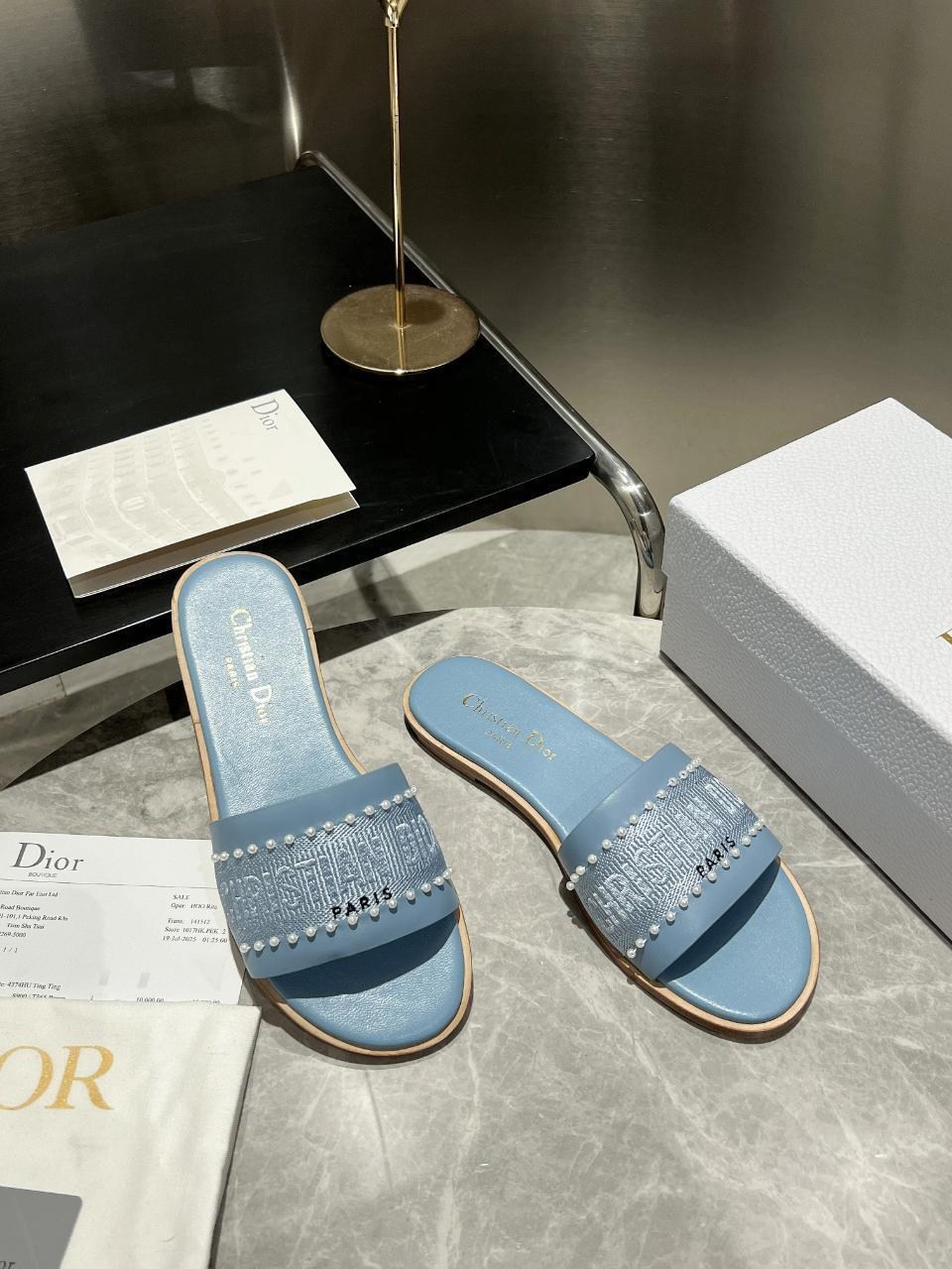 шлепанцы кристиан диор,сандалии dior,шлепанцы christian dior,женские шлепанцы,шлепанцы женские christian dior
