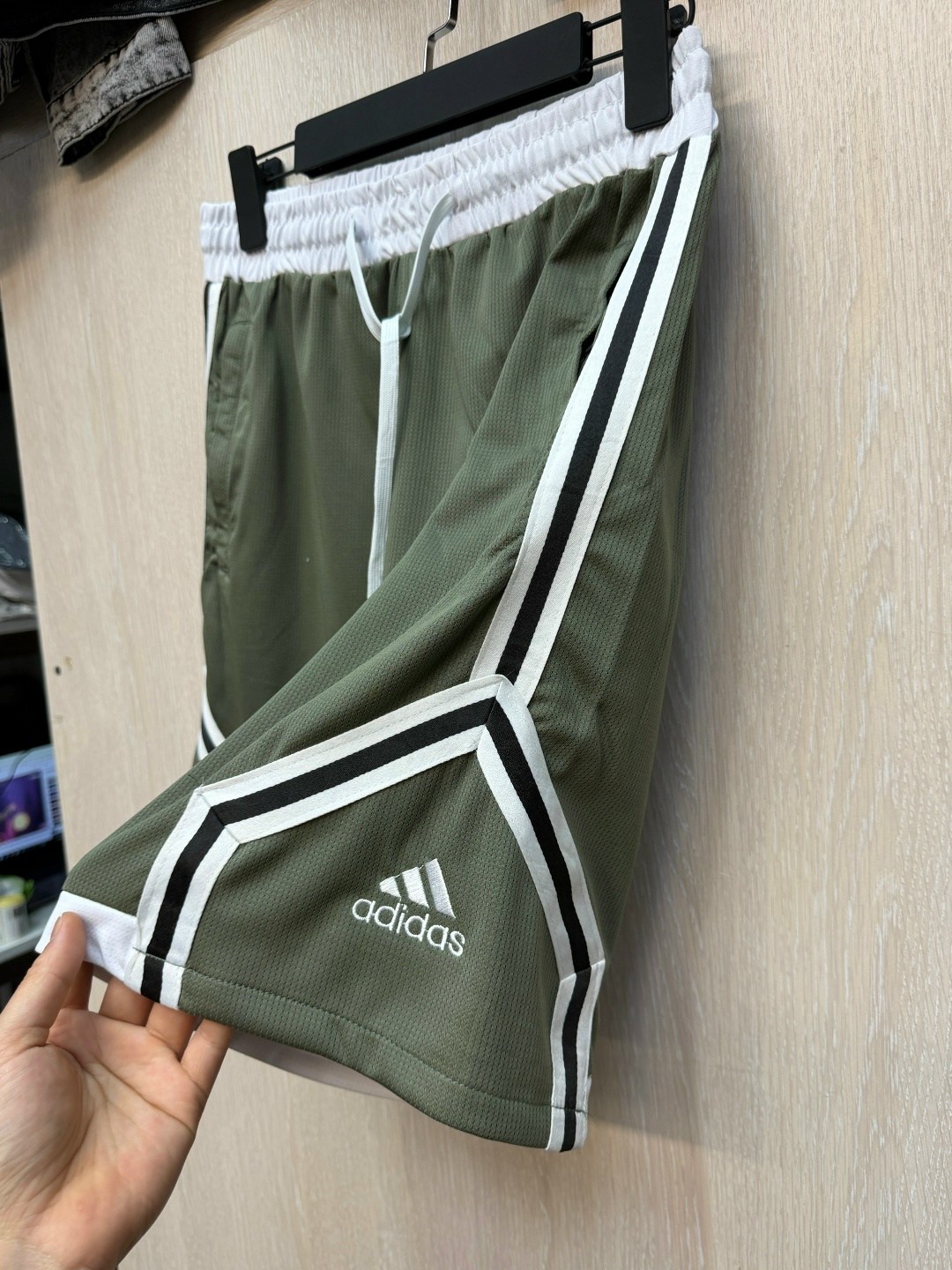 мужские спортивные шорты,шорты мужские,шорты мужские adidas,шорты adidas sportswear adidas,шорты адидас clima 365