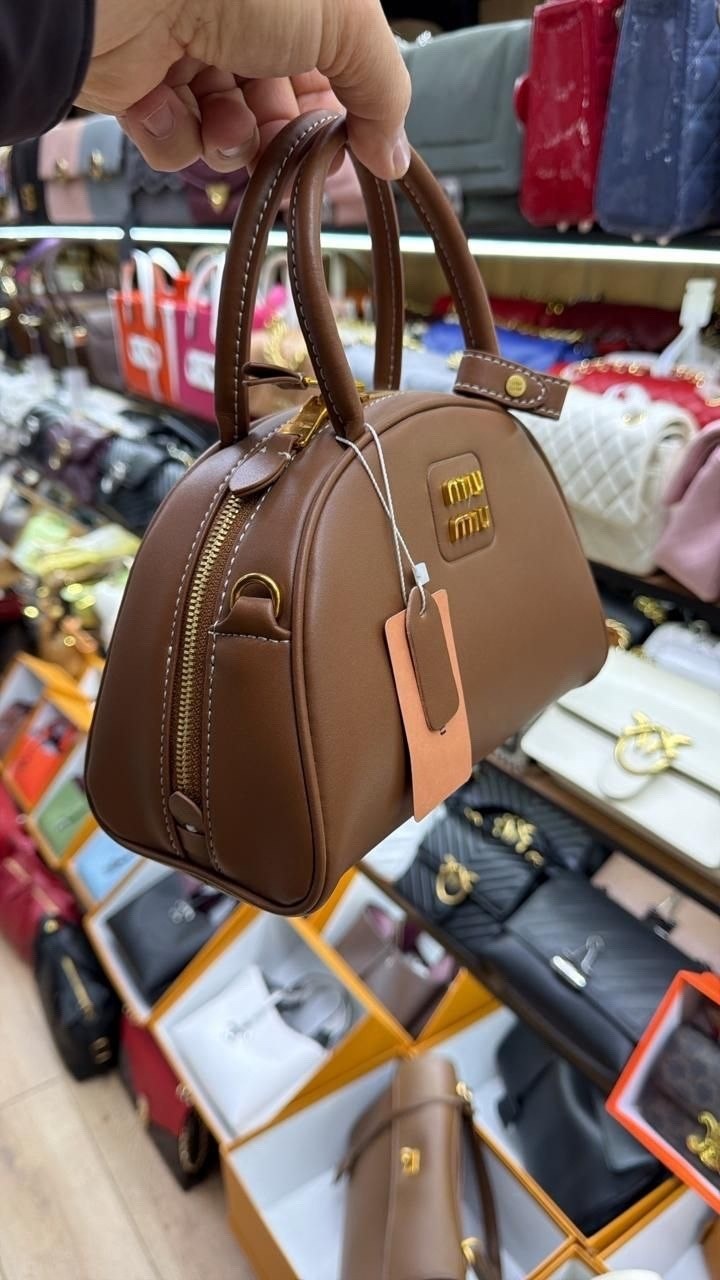 сумка miu miu,женская сумка miu miu,сумка miu miu на плечо,женская кожаная сумка miu miu arcadie mini коричневая,сумки женская