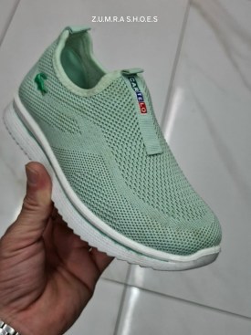 Кроссовки