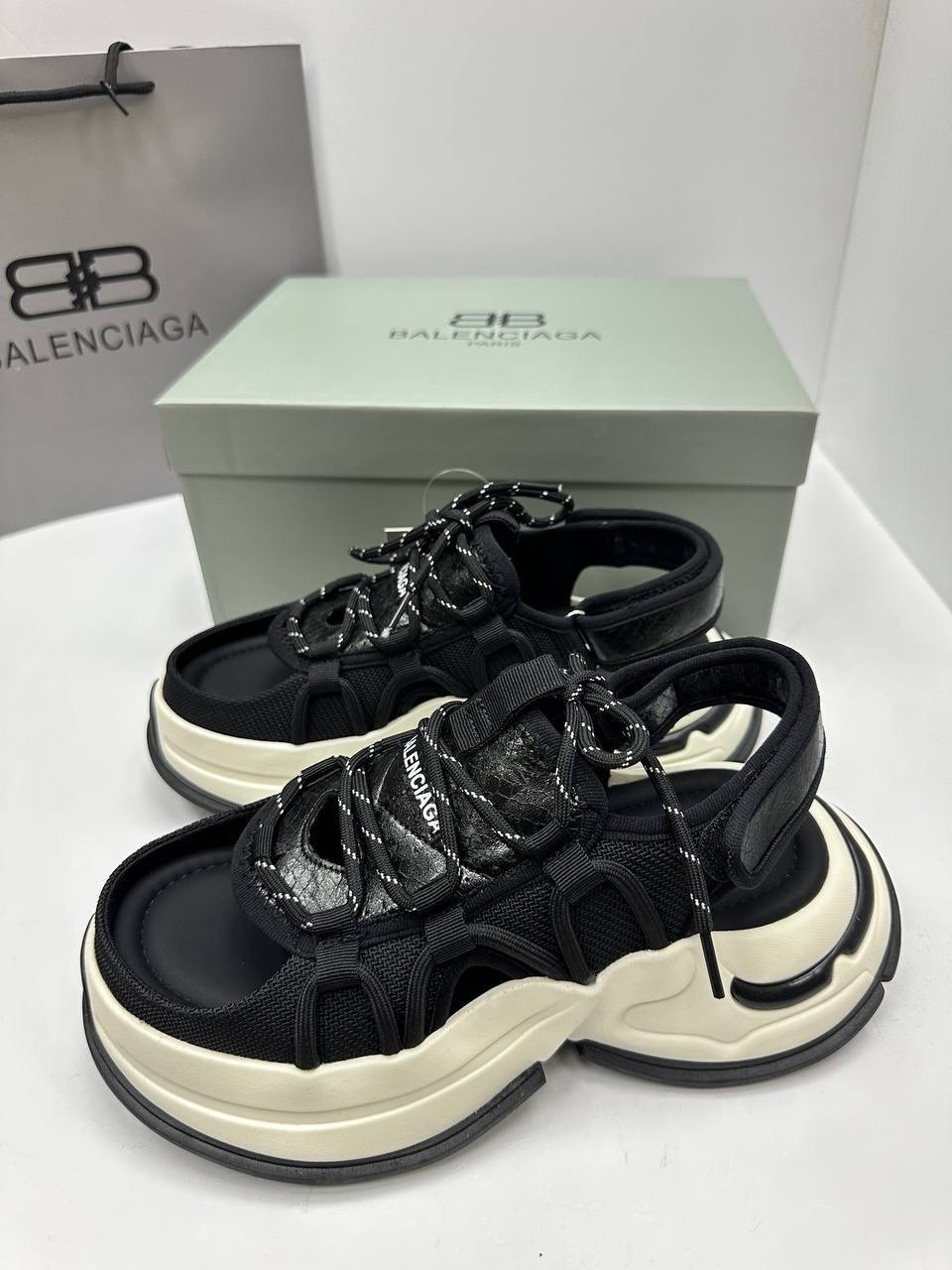 сандалии balenciaga,босоножки balenciaga,balenciaga кроссовки женские,кроссовки balenciaga,сандалии баленсиага женские