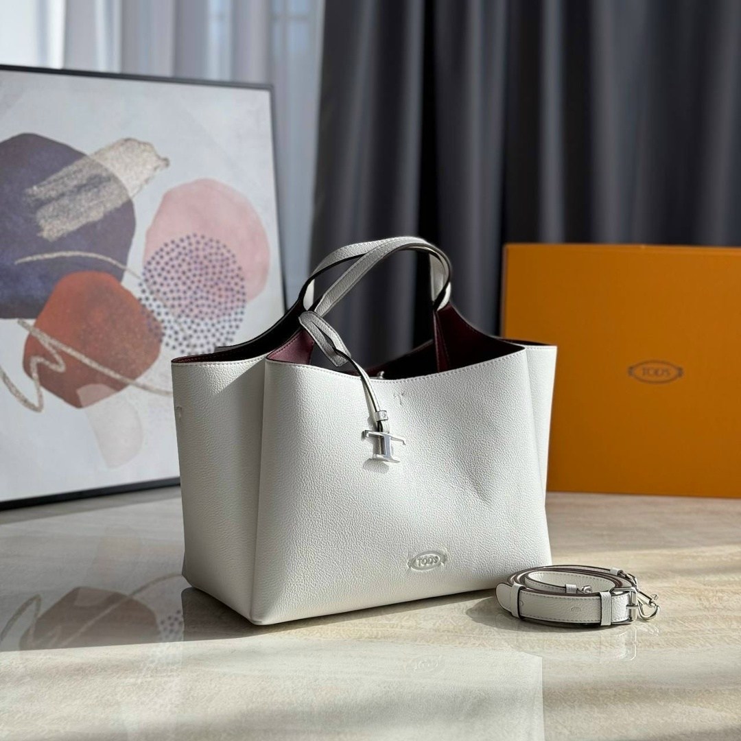 сумка женская tods,сумка,сумка женская брендовая,кожаная сумка тоут с подвеской логотипом tod's коричневый,сумка женская натуральная кожа
