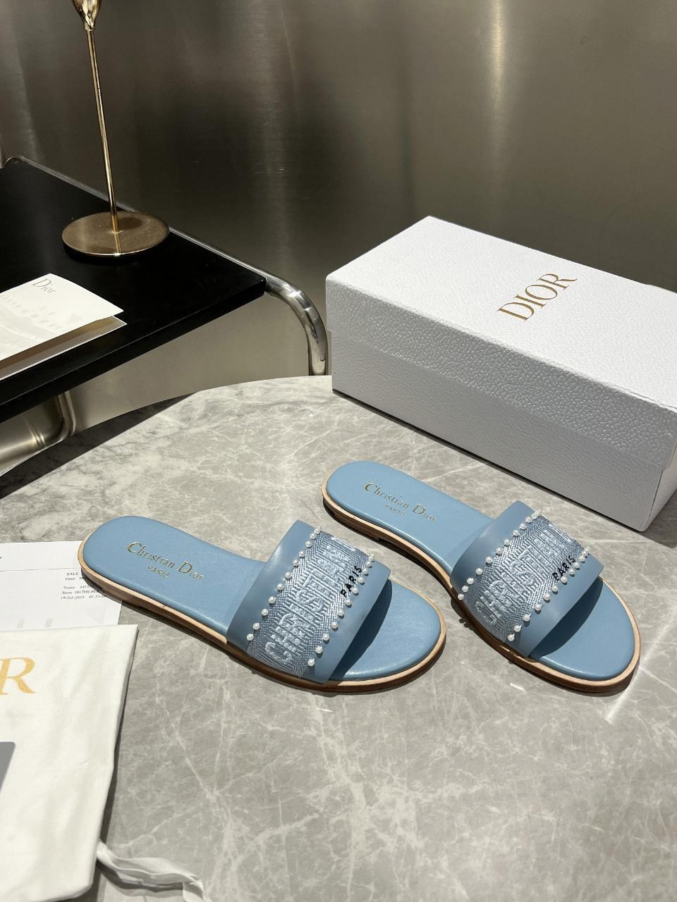 шлепанцы кристиан диор,сандалии dior,шлепанцы christian dior,женские шлепанцы,шлепанцы женские christian dior