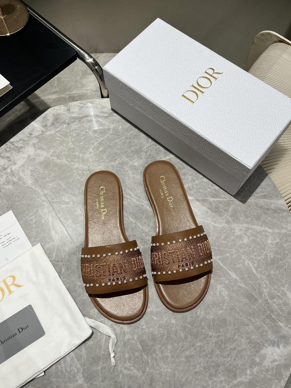 шлепанцы кристиан диор,сандалии dior,шлепанцы christian dior,женские шлепанцы,шлепанцы женские christian dior
