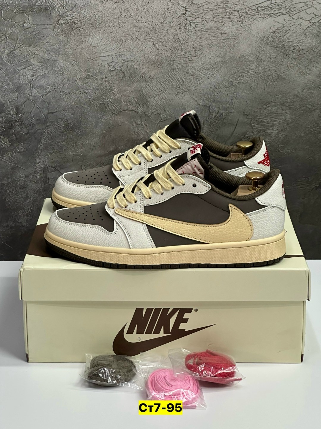 кроссовки nike air jordan 1 low x travis scott,nike air jordan 1 low travis scott reverse mocha,nike air jordan 1 low x travis scott,nike air jordan 1 low travis scott,кроссовки nike air jordan 1 trav