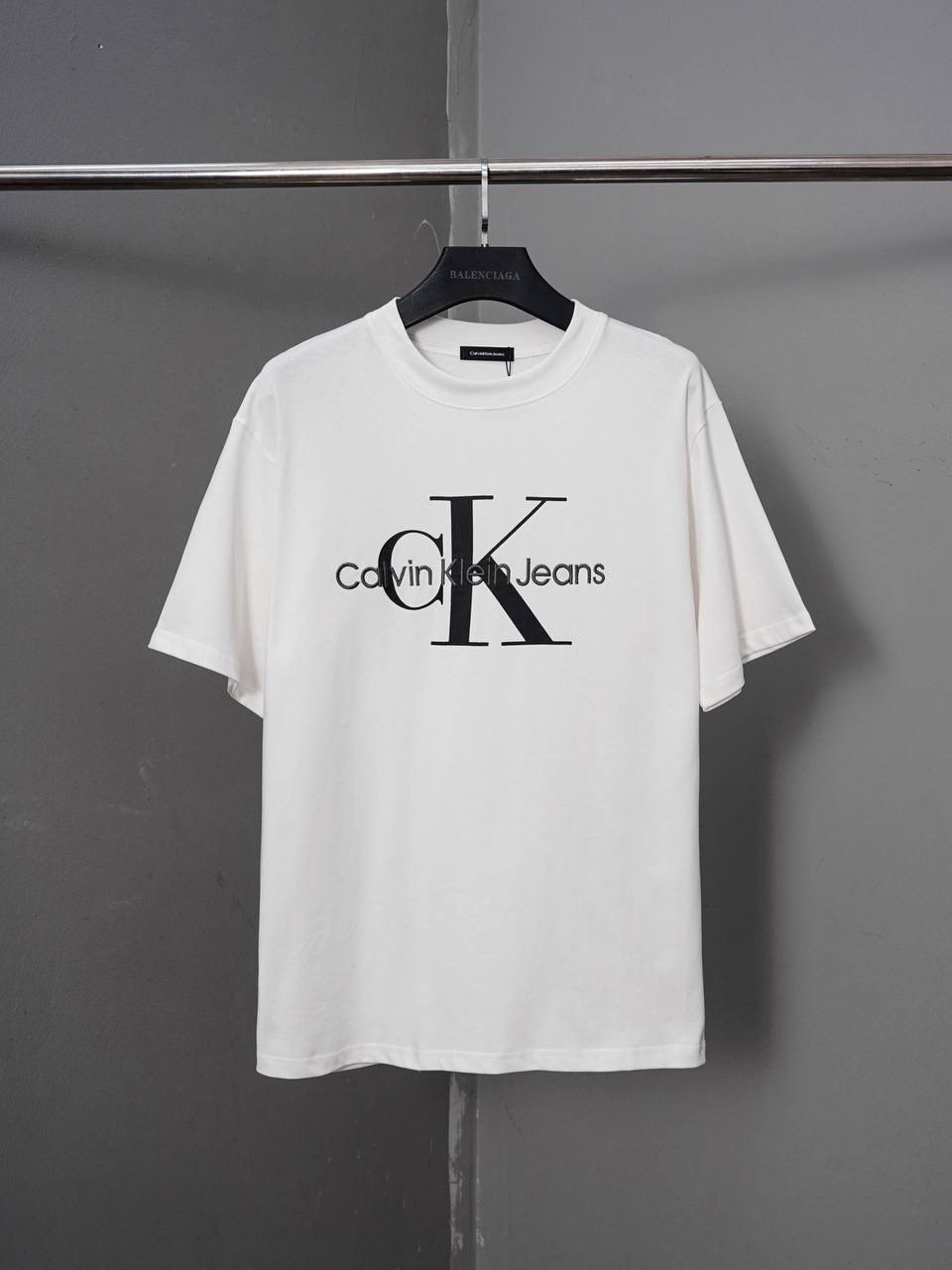 мужская футболка calvin klein,футболки мужские белые,футболки белые,футболки мужские,универсальные футболки