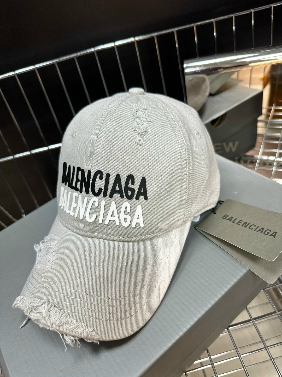 бейсболка balenciaga,бейсболка баленсиага мужская,белая кепка баленсиага,кепка баленсиага,стильная бейсболка