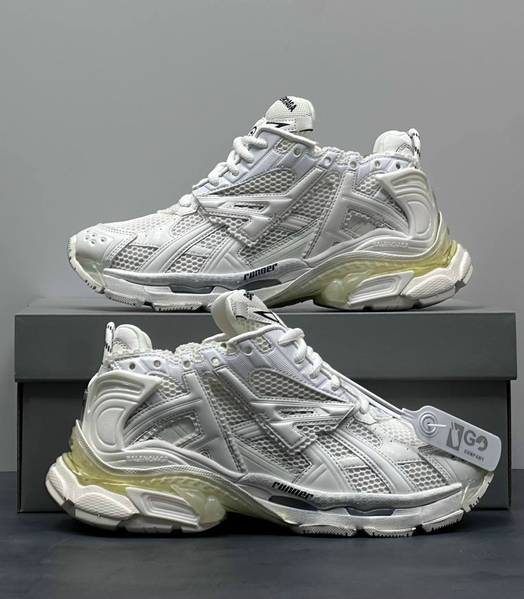 кроссовки balenciaga,баленсиага кроссовки 16 см подошва,кроссовки balenciaga runner,женские кроссовки balenciaga runner серебристые,баленсиага трек 2 кроссовки
