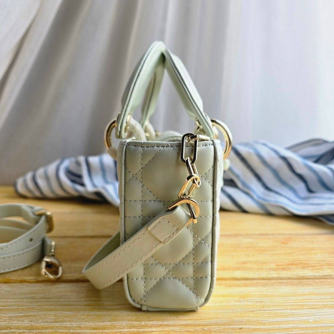 dior сумка,сумки диор,женская сумка dior,сумка кристиан диор белая кожа,сумка диор белая