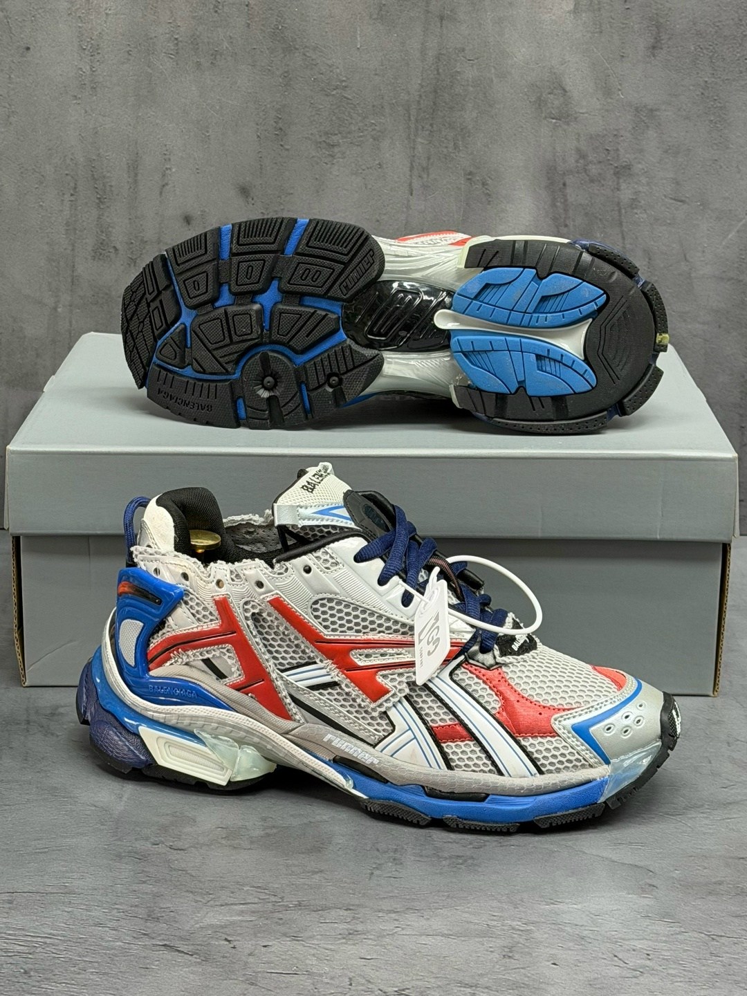 кроссовки balenciaga,кроссовки balenciaga runner sneaker grey red blue,кроссовки женские balenciaga,кроссовки balenciaga runner sneaker white red blue pink,кроссовки balenciaga runner