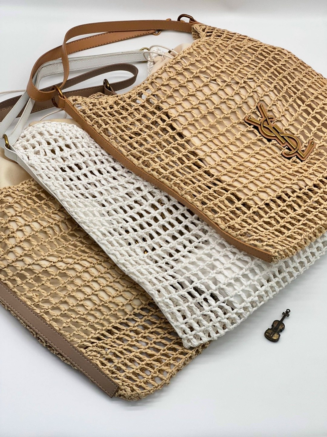 женская бежевая пляжная сумка saint laurent raffia,плетеная сумка,пляжная сумка,сумка,модная сумка