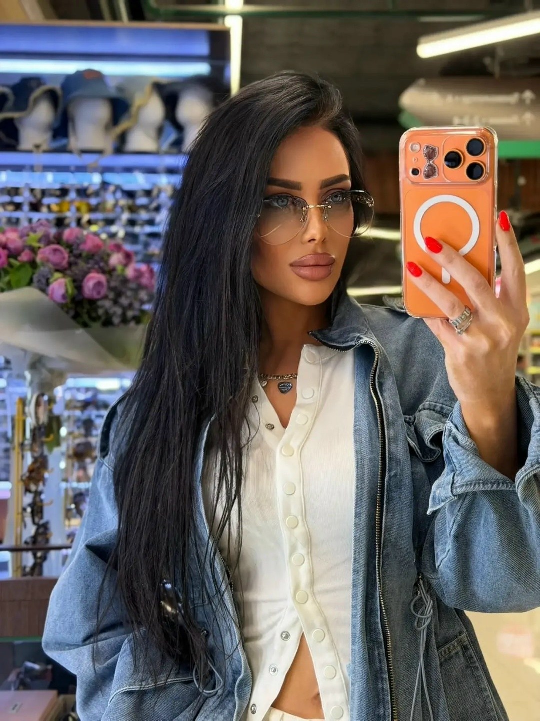 девушка,брюнетка,женщин,elizaveta 23 года россия москва,джинсовая куртка