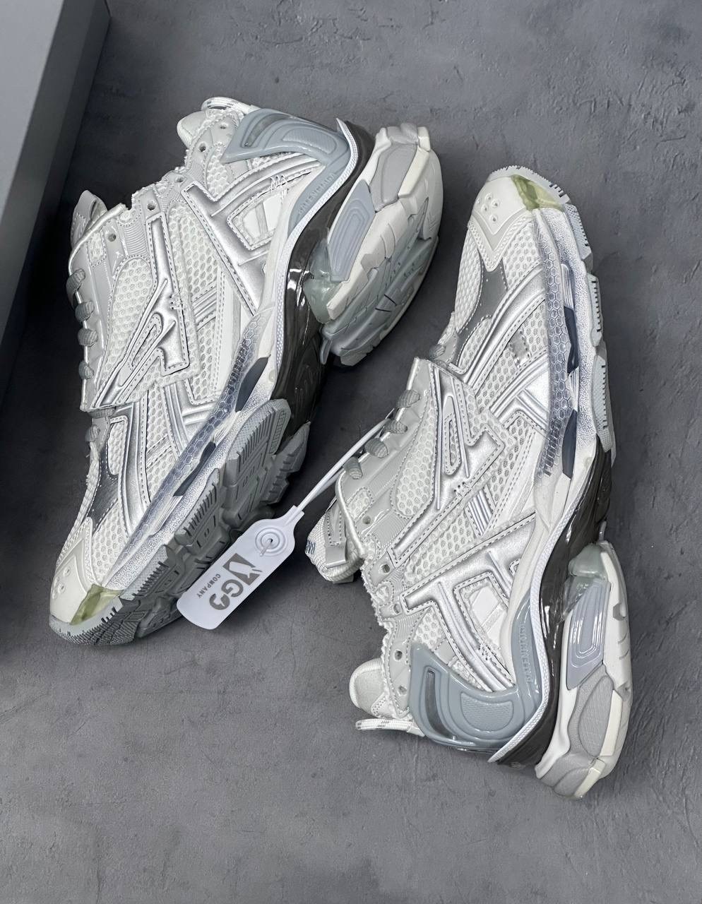 кроссовки balenciaga,кроссовки женские balenciaga,кроссовки balenciaga wmns runner sneaker кремовый,женские кроссовки balenciaga runner серебристые,кроссовки balenciaga runner