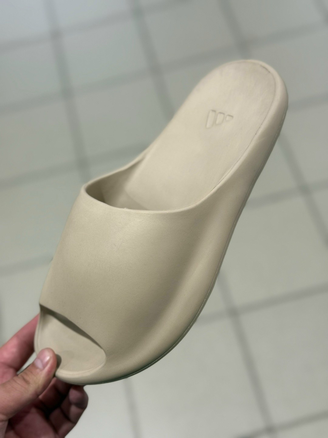 ,шлепанцы adidas yeezy slide,yeezy slide,шлепки adidas yeezy slide,сланцы adidas yeezy slide