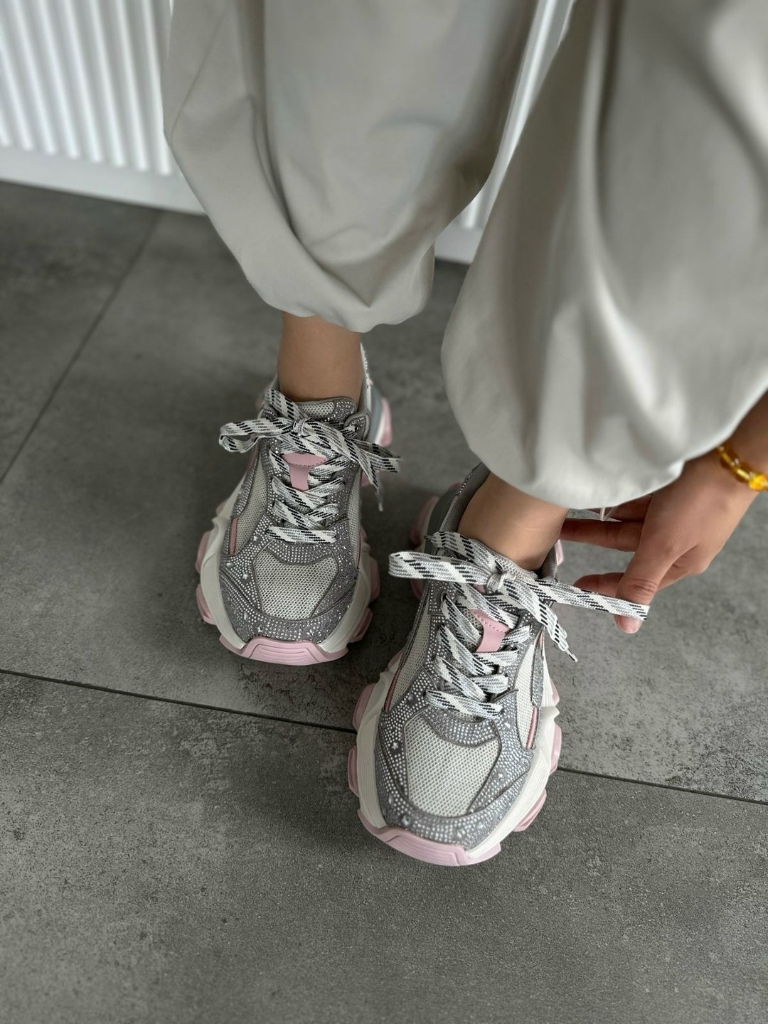 кроссовки женские balenciaga,женские кроссовки balenciaga 3xl серебристые с розовым,женские кроссовки,balenciaga кроссовки,баленсиага женские кроссовки