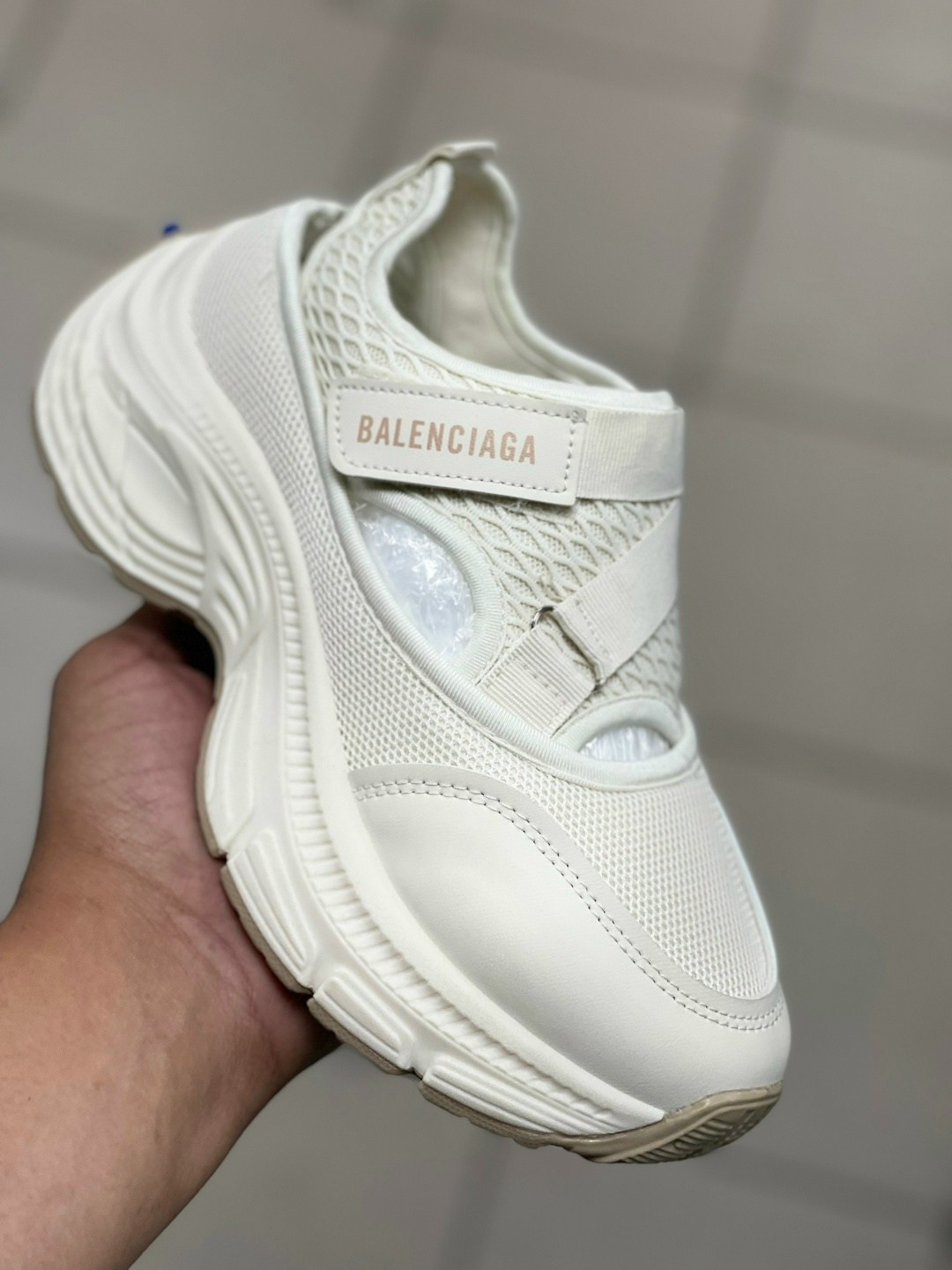 кроссовки balenciaga,кроссовки женские balenciaga,босоножки balenciaga,сандалии balenciaga,туфли balenciaga