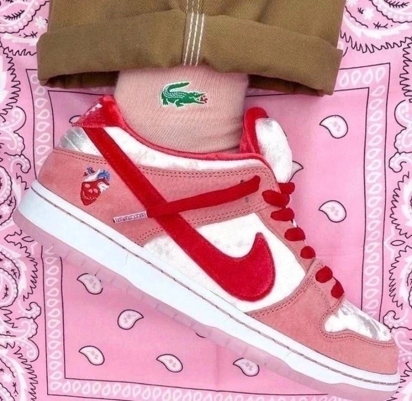 strangelove x nike sb dunk low,nike sb dunk low strangelove,nike sb dunk low,nike dunk strangelove,кроссовки найк розовые бархатные