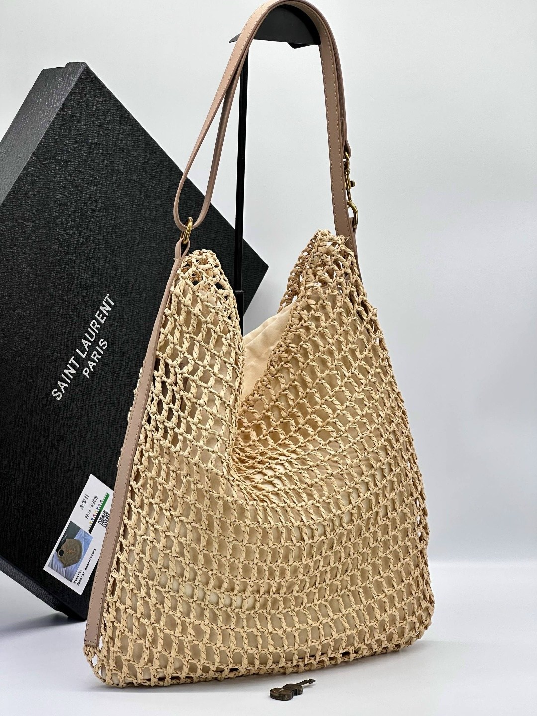 женская бежевая пляжная сумка saint laurent raffia,плетеная сумка,пляжная сумка,сумка,модная сумка