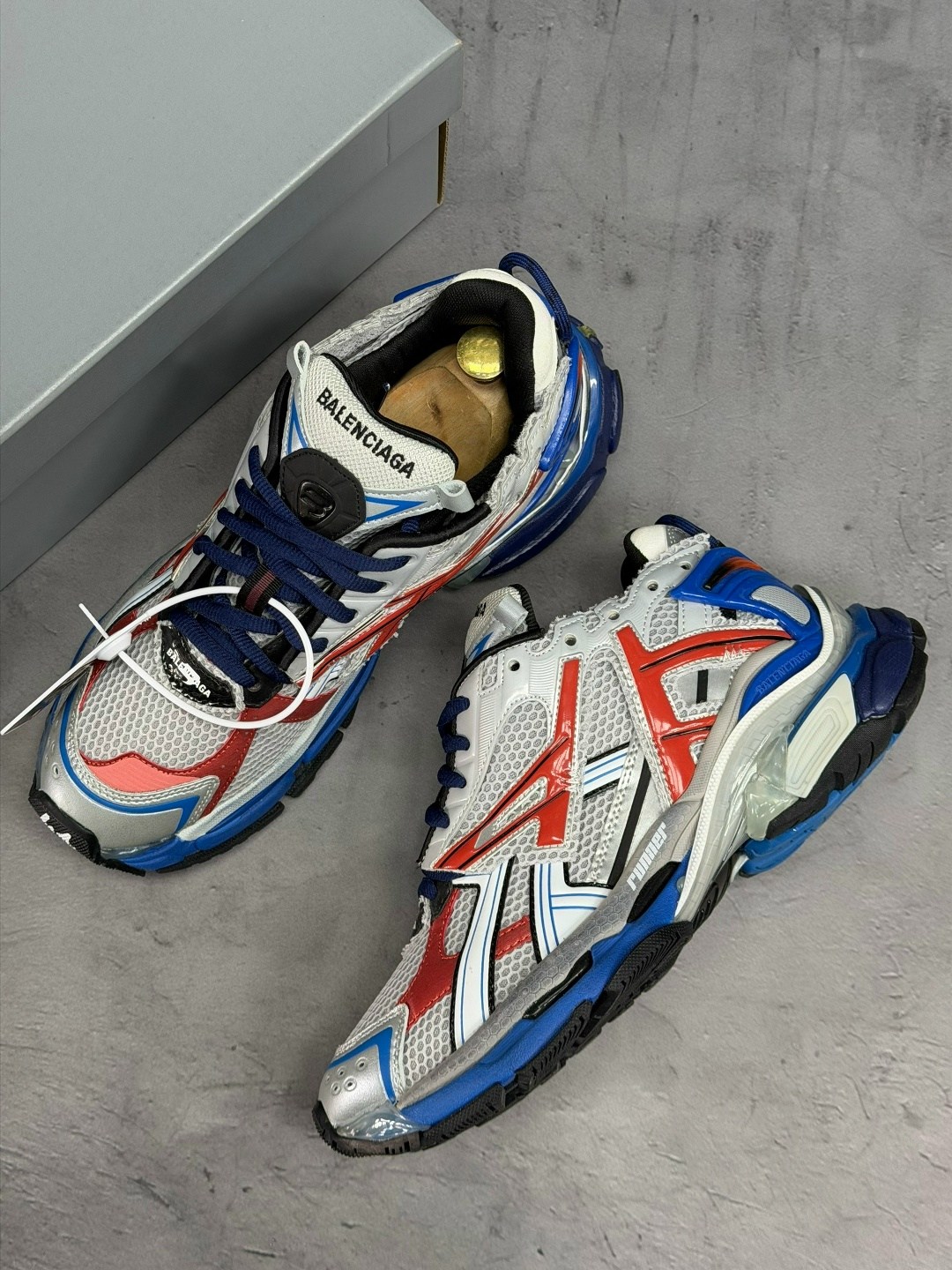 кроссовки balenciaga,кроссовки balenciaga runner sneaker grey red blue,кроссовки женские balenciaga,кроссовки balenciaga runner sneaker white red blue pink,кроссовки balenciaga runner