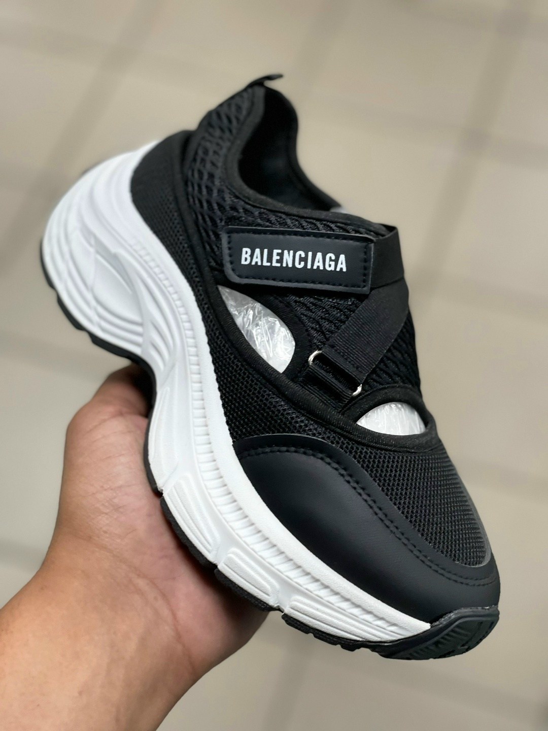 кроссовки balenciaga,кроссовки женские balenciaga,босоножки balenciaga,сандалии balenciaga,туфли balenciaga