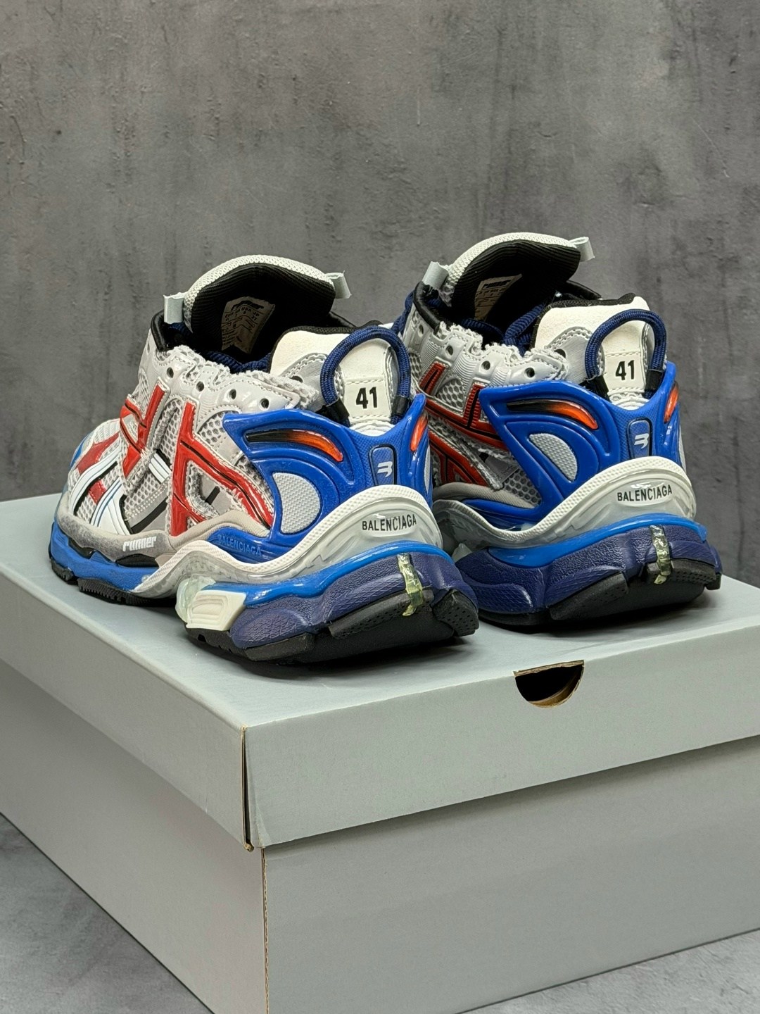 кроссовки balenciaga,кроссовки balenciaga runner sneaker grey red blue,кроссовки женские balenciaga,кроссовки balenciaga runner sneaker white red blue pink,кроссовки balenciaga runner