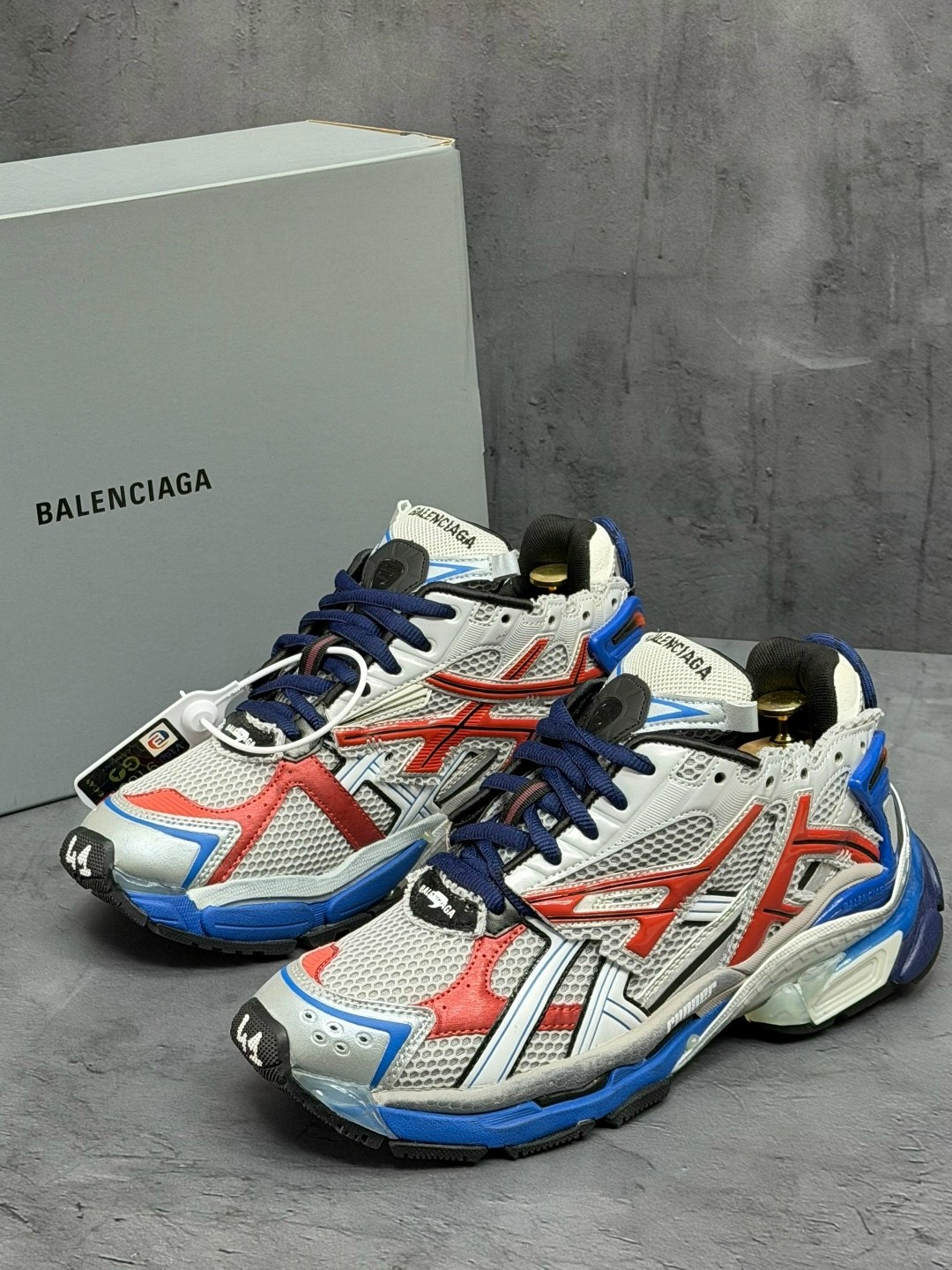 кроссовки balenciaga,кроссовки balenciaga runner sneaker grey red blue,кроссовки женские balenciaga,кроссовки balenciaga runner sneaker white red blue pink,кроссовки balenciaga runner